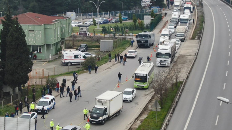 İstanbula girişte kilometrelerce kuyruk