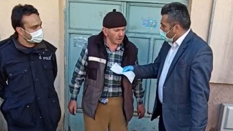 Emekli maaşının 500 lirasını kampanyaya bağışladı