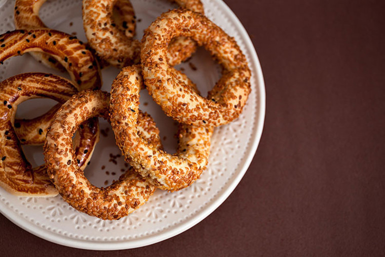 PASTANE USULÜ KANDİL SİMİDİ TARİFİ (MAHLEPSİZ- MAHLEPLİ, SUSAMLI) || Kıyır kıyır kandil simidi malzemeleri nelerdir, nasıl yapılır Ağızda dağılan kandil simidi tarifi püf noktaları