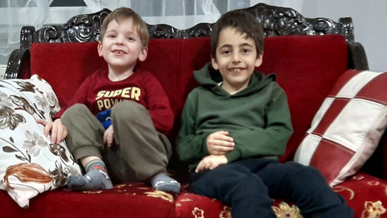 Kardeşlerden Milli Dayanışma Kampanyasına kumbaralarıyla destek