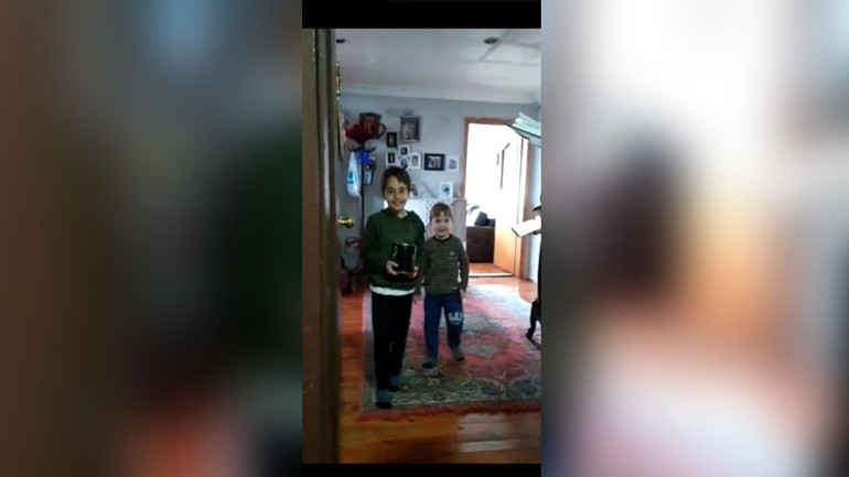 Kardeşlerden Milli Dayanışma Kampanyasına kumbaralarıyla destek