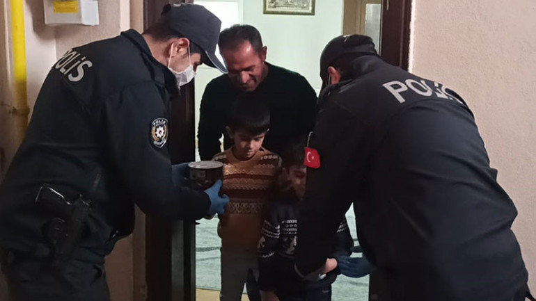 Kardeşlerden Milli Dayanışma Kampanyasına kumbaralarıyla destek