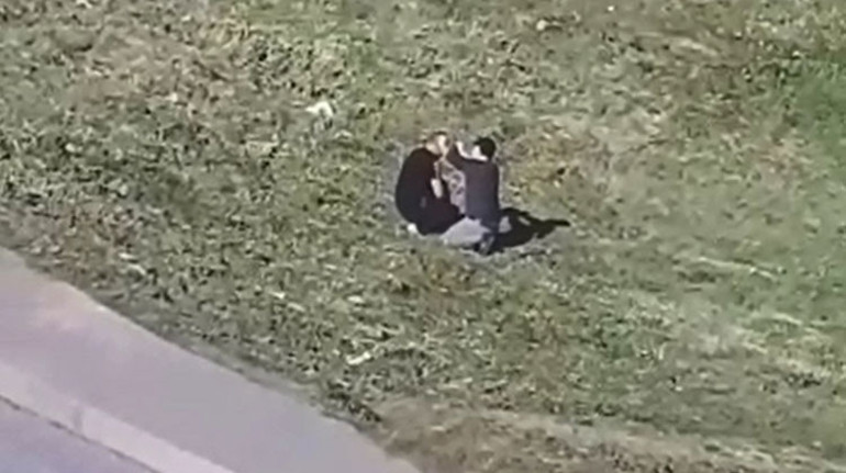 İstanbulda ilginç görüntü... Boş arazide tıraş...