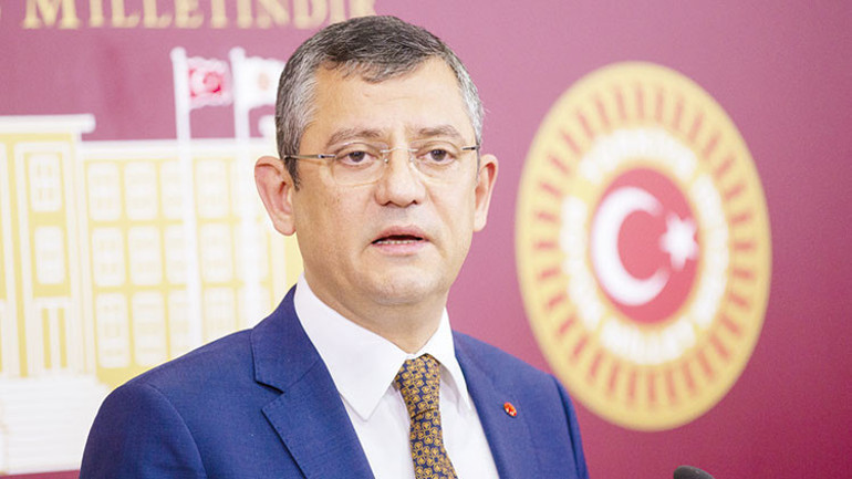 Sosyal medyada siyasi fırtına