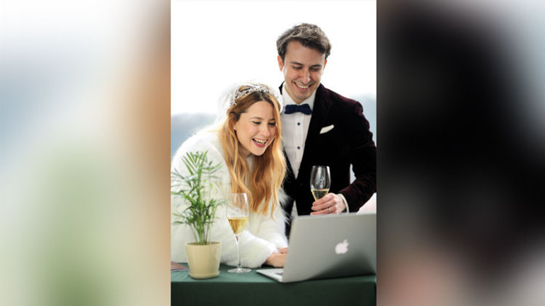 Evde tek başına 100 kişilik parti, Zoom’da kına, Instagram’da çini atölyesi