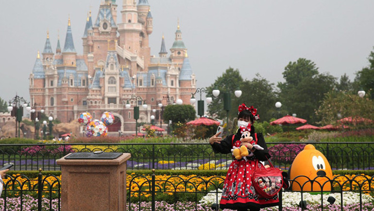Salgının başladığı Çinde Disneyland yeniden açıldı