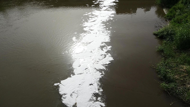 Büyük Mendereste kaygı ve tepki uyandıran kirlilik