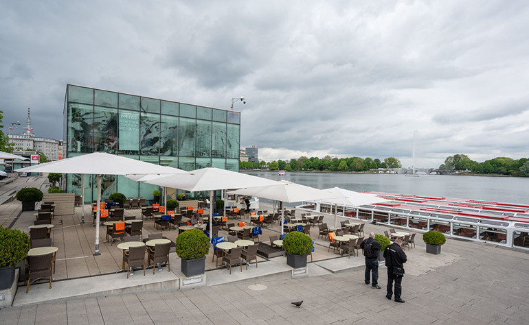 Restoranlar faaliyete başladı