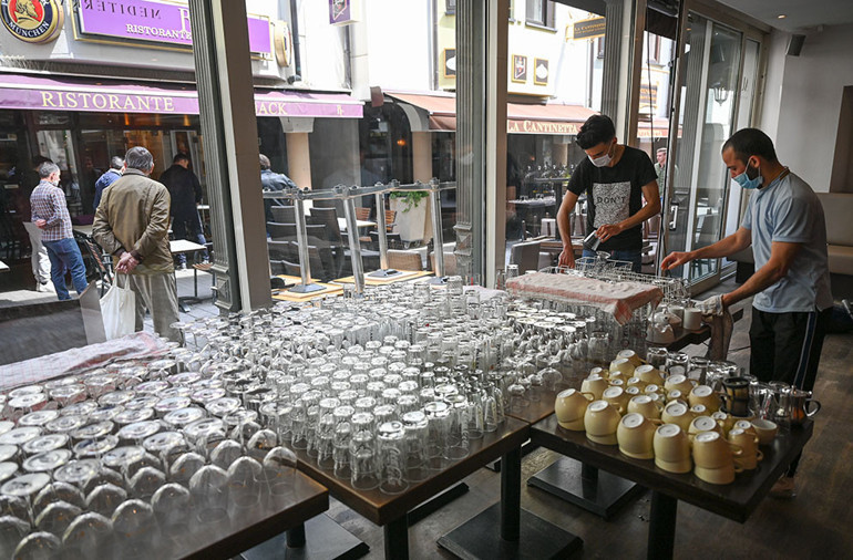 Restoranlar faaliyete başladı