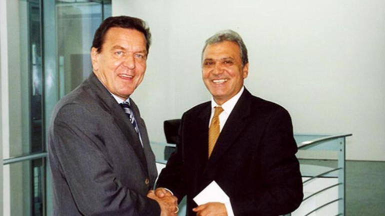 Merkel hükümetine övgü yağdırdı