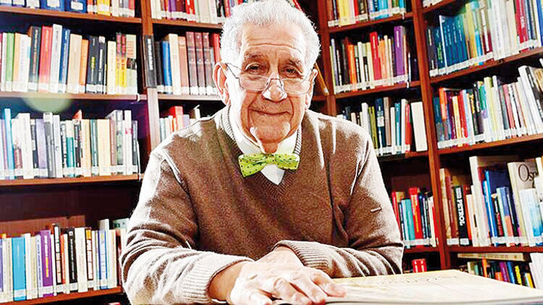 Bana kütüphaneni göster sana kim olduğunu söyleyeyim