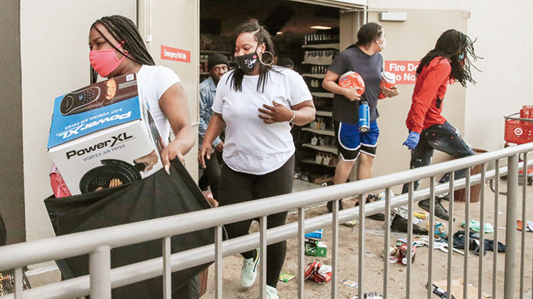 Amerika alev alev Polis şiddetinden sonra yağmacılar devrede