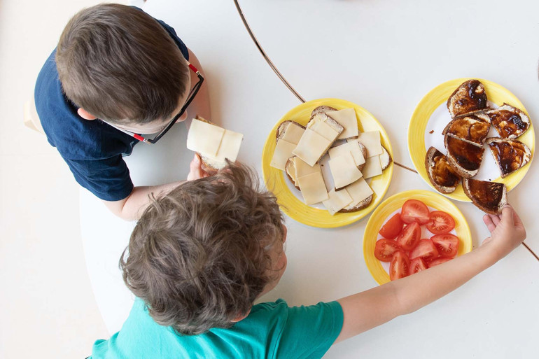 Çocuk yardımıyla otomobile teşvik kavga çıkardı