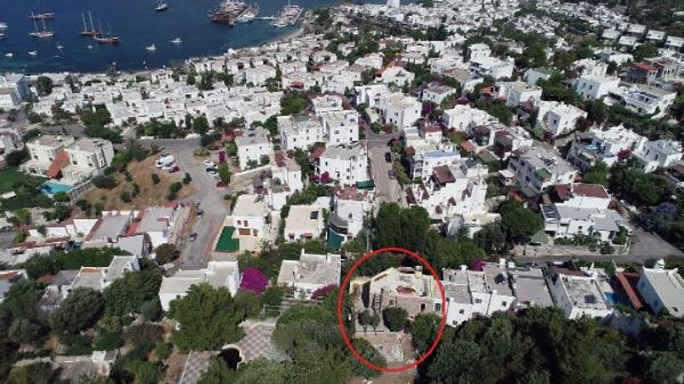 Can Dündarın villasındaki kaçak bölümlerin yıkımında son gün