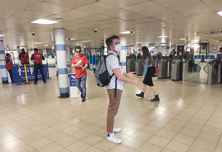 İngiltere’de artık yüz örtmeden toplu taşıma yok