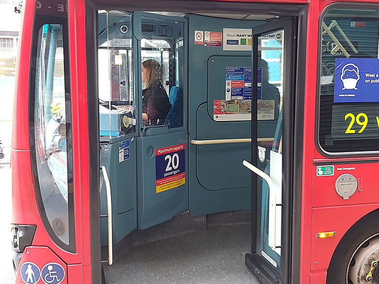 İngiltere’de artık yüz örtmeden toplu taşıma yok
