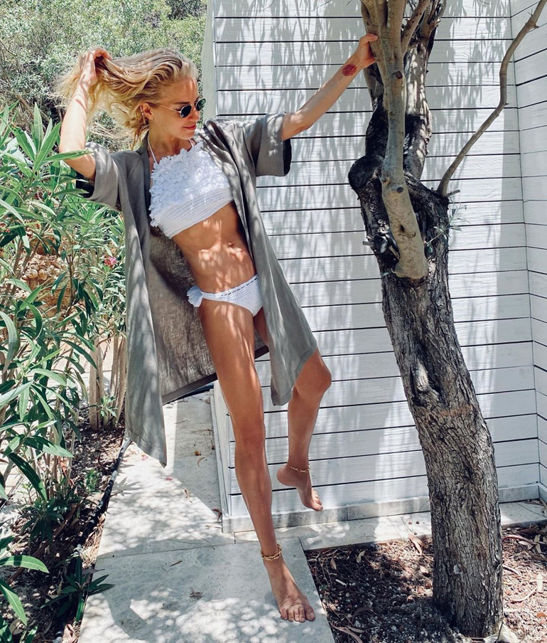 Burcu Esmersoy’dan nispet pozları