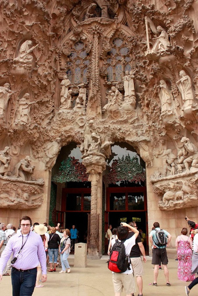 Kendini size sevdireceğinden emin, neşeli ve mistik bir ispanyol: Barselona