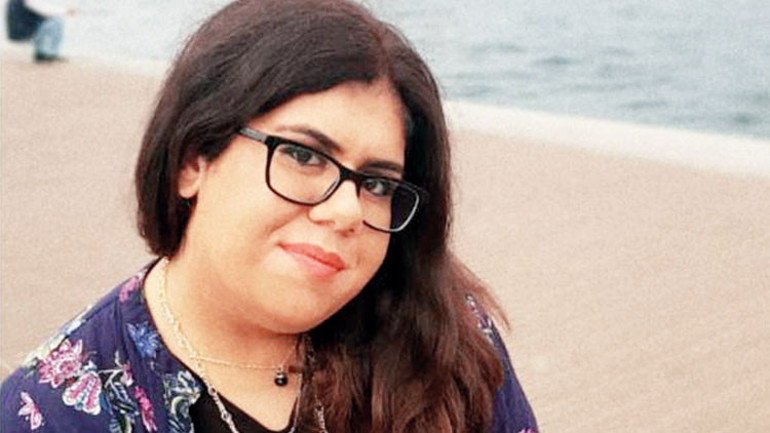 “Yüzündeki makyajı sil, kendini sev, sen böyle güzelsin”