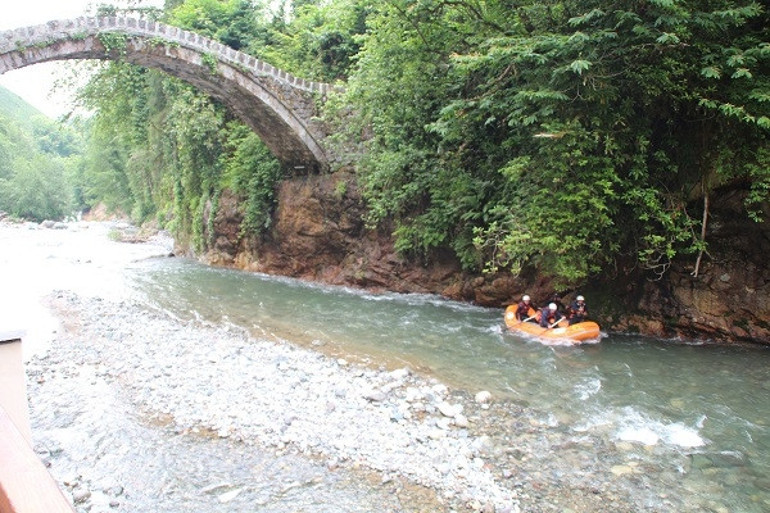 Türkiyede yeni bir rafting parkuru: Rize Tunca Vadisi