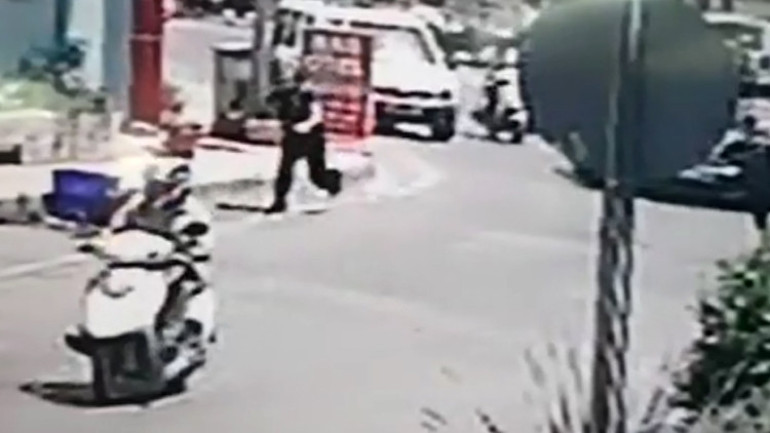 Antalyada hareketli dakikalar... 2 polisi yaraladı, vurularak durduruldu