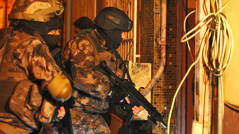 Bursada gaybubet evlerine operasyon: 14 gözaltı