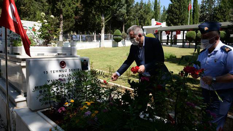 Adana’da 15 Temmuz şehitleri mezarları başında anıldı