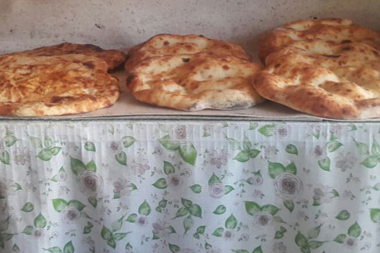 Kahramanmaraşta kadınların yaptığı çardak ekmeği yoğun ilgi görüyor