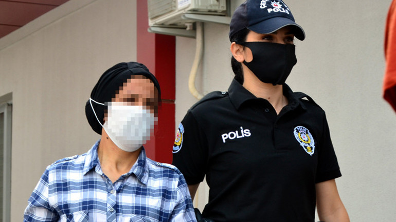 Alçak planları çökertildi Talimatları ayakkabı tabanında götürmüşler...