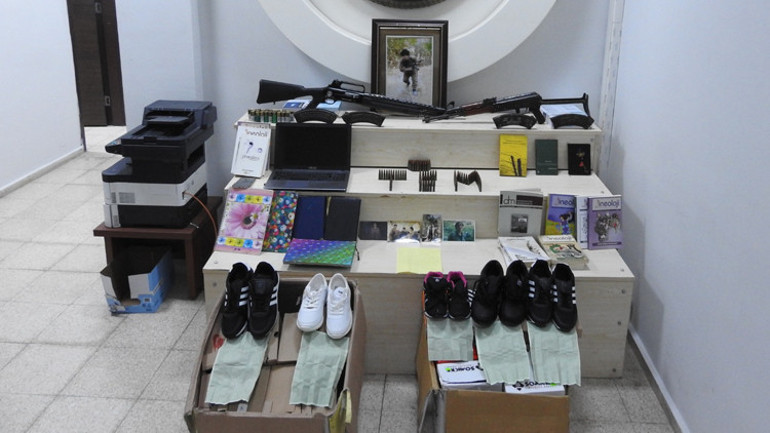 Alçak planları çökertildi Talimatları ayakkabı tabanında götürmüşler...