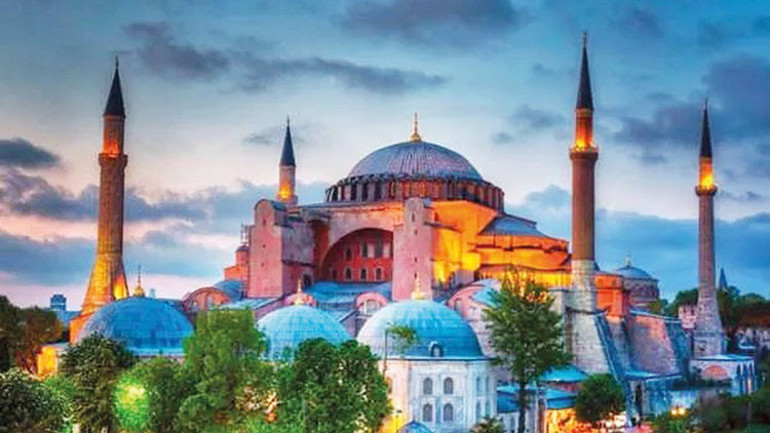 Ayasofya’da hazırlıklar tamam; fresklere yelken perde