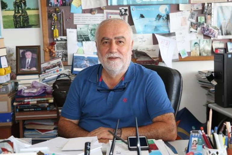 Yüzen adaları karaya oturan Ladik Gölünde bataklık tehlikesi