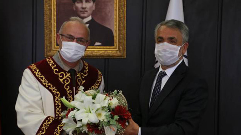 Yeni rektörler görevi devralıyor