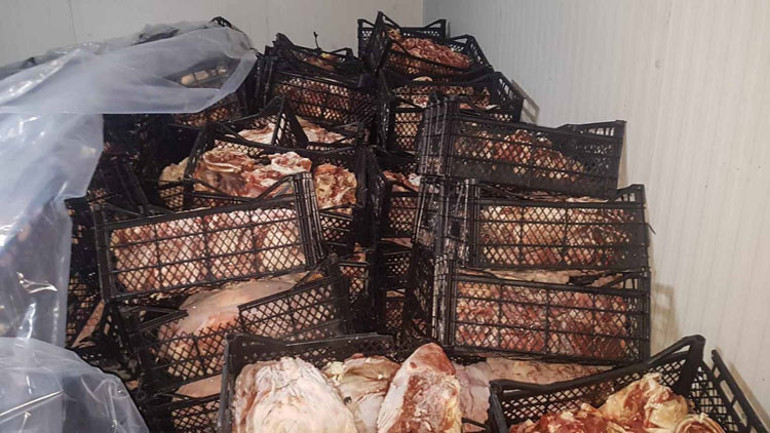 Piyasaya sürülecekti, Adanada ele geçirildi Ekipler kötü kokudan çalışmakta zorlandı