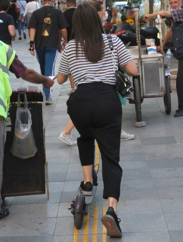 İrem Sak scooter’dan vazgeçmiyor