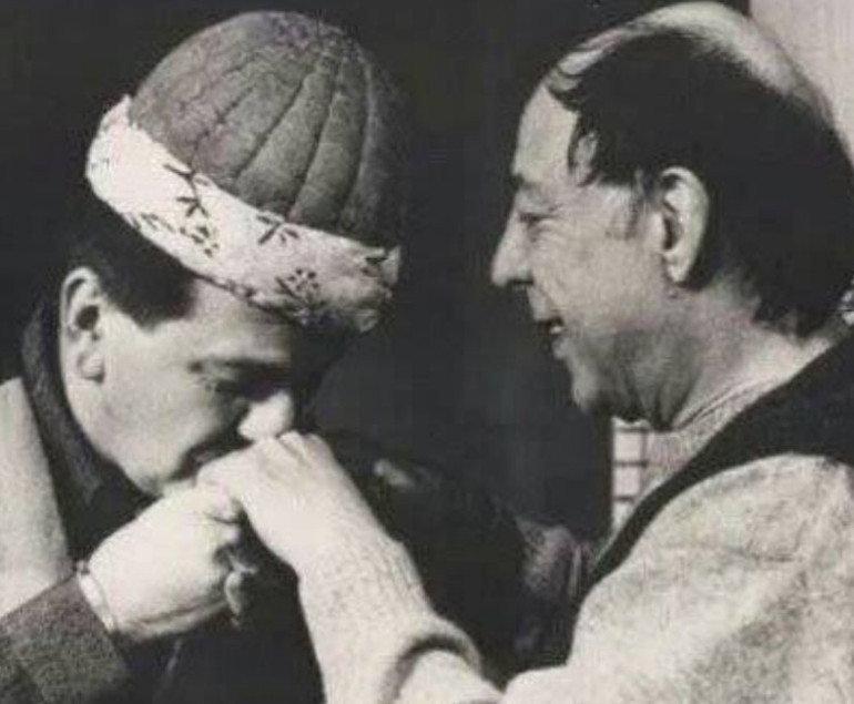 Rasim Öztekin, Hasan Efendinin kavuğunu Şevket Çoruh’a teslim edecek