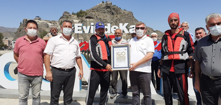 Sivas’tan botla Kızılırmak yolculuğuna çıkan baba ile oğlu Osmancık’a ulaştı