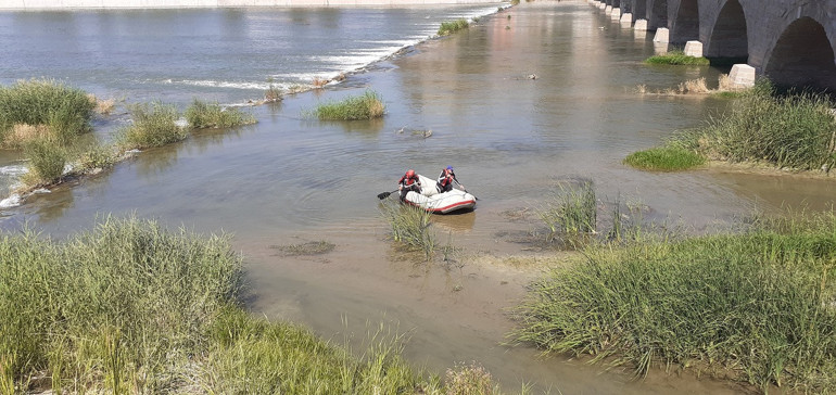 Sivas’tan botla Kızılırmak yolculuğuna çıkan baba ile oğlu Osmancık’a ulaştı