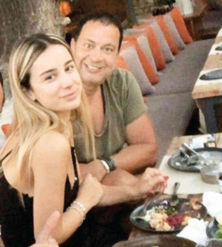 50’lik Enis’e genç sevgili