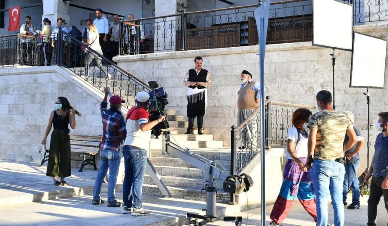 Usta oyuncu Halil Kumova hayatını kaybetti Sevenlerini yasa boğdu