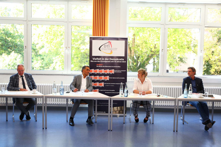 Öğrencilerin yeni okul arkadaşı MintiCity