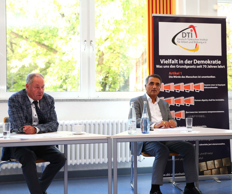 Öğrencilerin yeni okul arkadaşı MintiCity