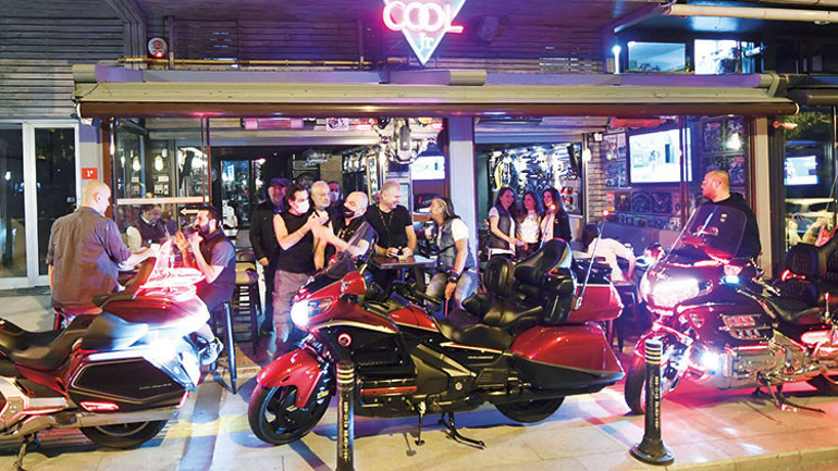 Kaskını takmadan gelene servis yapmıyorlar