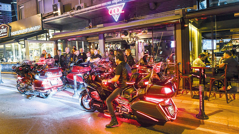 Kaskını takmadan gelene servis yapmıyorlar