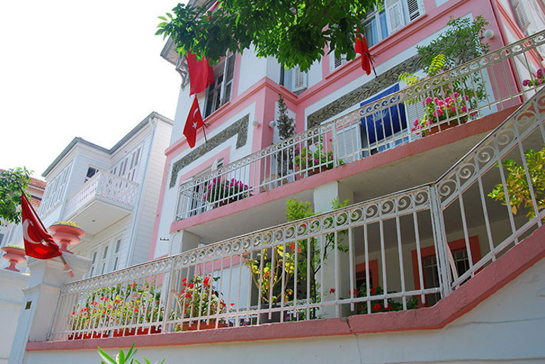 Her gecesi mehtaplı Heybeliada