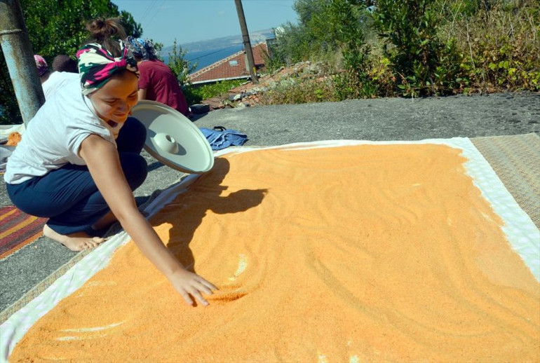 Karamürselde kadınların tarhana mesaisi başladı