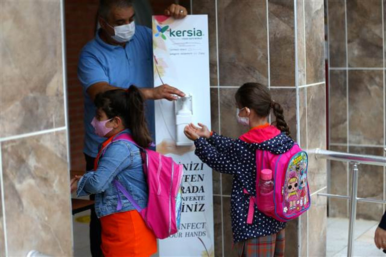 Son dakika... Yüz yüze eğitim, anasınıfı ve ilkokul 1inci sınıflarda başladı