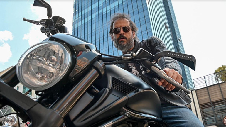 Sıra dışı doktor Hekimoğlu’ndan sıra dışı pozlar...