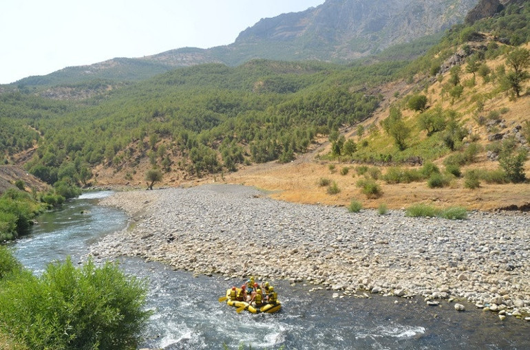 Şırnakta sosyal mesafeli rafting