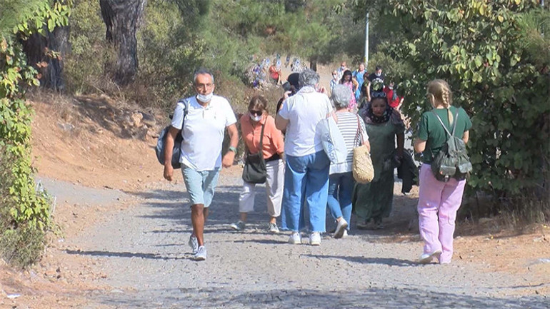 Büyükadadaki Aya Yorgi Kilisesine tırmanışa koronavirüs engeli